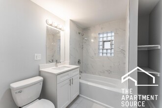 2327 N Hamlin Ave-Unit -2 in Chicago, IL - Building Photo - Building Photo