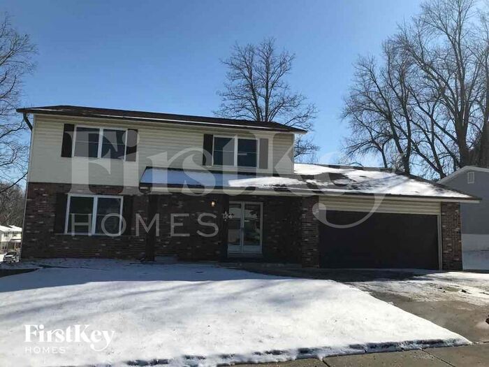 824 Woodside Ln in St. Charles, MO - Building Photo