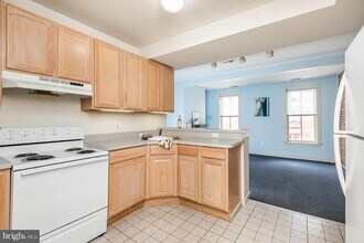 906 S Charles St in Baltimore, MD - Building Photo - Building Photo