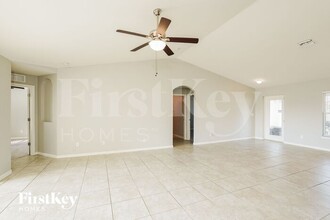 2712 Miracle Pkwy in Cape Coral, FL - Foto de edificio - Building Photo