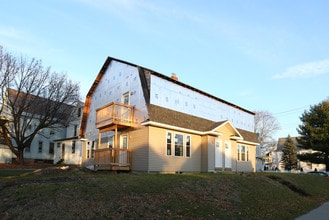 912 Dean St in Schenectady, NY - Building Photo - Building Photo