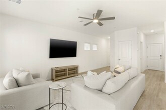 4718 Arctic Clfs Ave in Las Vegas, NV - Building Photo - Building Photo