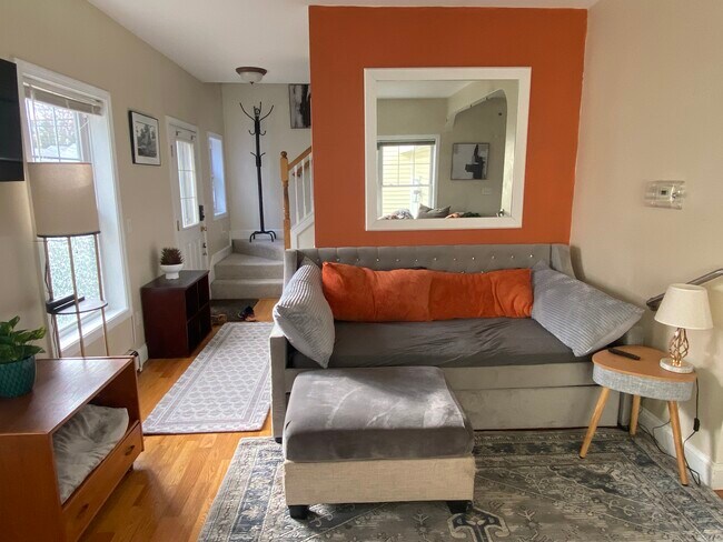 18 Scamman St, Unit Beautiful SoPo Home in South Portland, ME - Foto de edificio - Building Photo