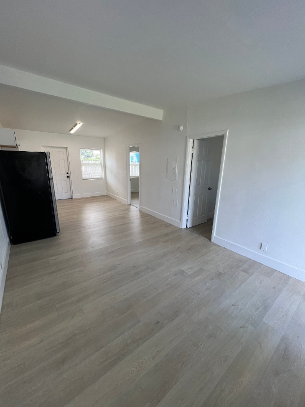 320 NE 13th Ave in Boynton Beach, FL - Foto de edificio - Building Photo