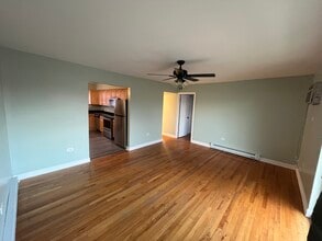 6450 S New England Ave, Unit 3A in Chicago, IL - Foto de edificio - Building Photo