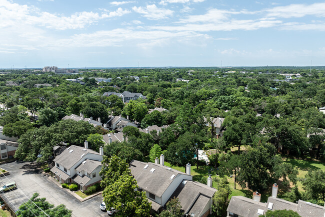 Coachlight Condominiums in Austin, TX - Building Photo - Building Photo