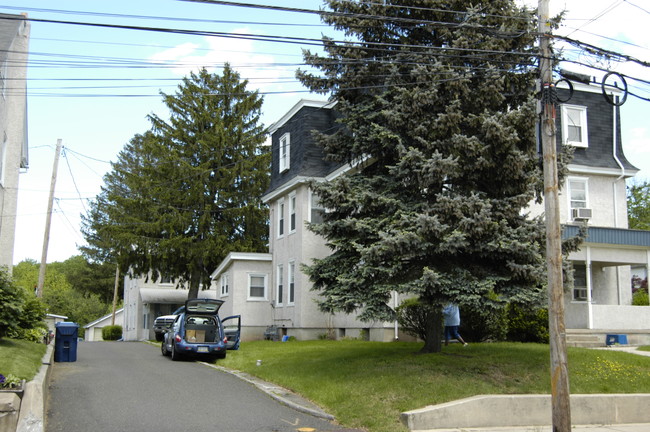 529 S Main St in Hatfield, PA - Foto de edificio - Building Photo