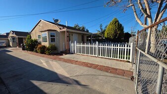 11307 S Grevillea Ave in Inglewood, CA - Building Photo