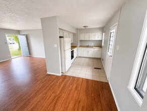 5602 Glencoe St in Indianapolis, IN - Building Photo - Building Photo