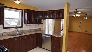 914 Eagle Crest Dr in Madison, WI - Building Photo - Building Photo