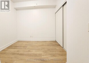 128 Fairview Mall Dr in Toronto, ON - Building Photo - Building Photo