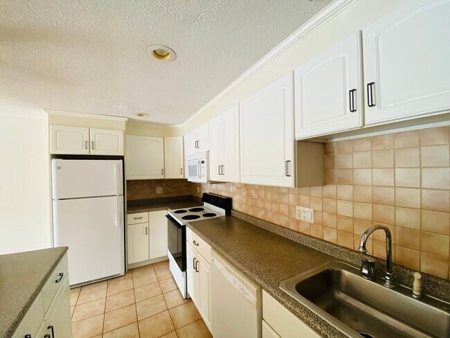 50 Green St, Unit 209 in Brookline, MA - Building Photo - Building Photo
