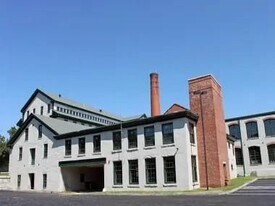 618 Main St in Coventry, RI - Building Photo