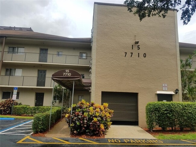 7710 NW 50th St, Unit 307 in Lauderhill, FL - Building Photo - Building Photo