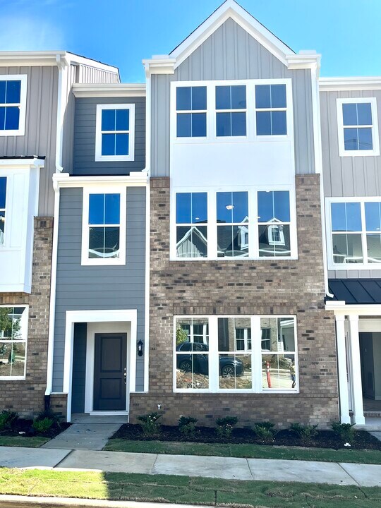 106 Hickory Plns Rd in Knightdale, NC - Building Photo