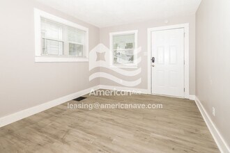 927 W Whitney Ave in Louisville, KY - Foto de edificio - Building Photo