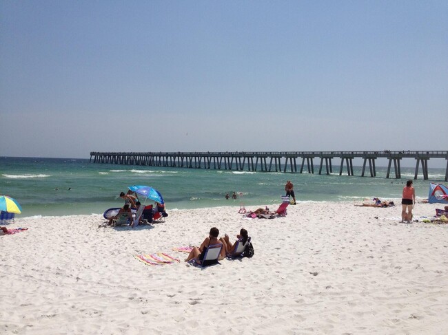 8460 Gulf Blvd in Navarre, FL - Foto de edificio - Building Photo