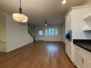 417 Cleveland St in Woodland, CA - Foto de edificio - Building Photo