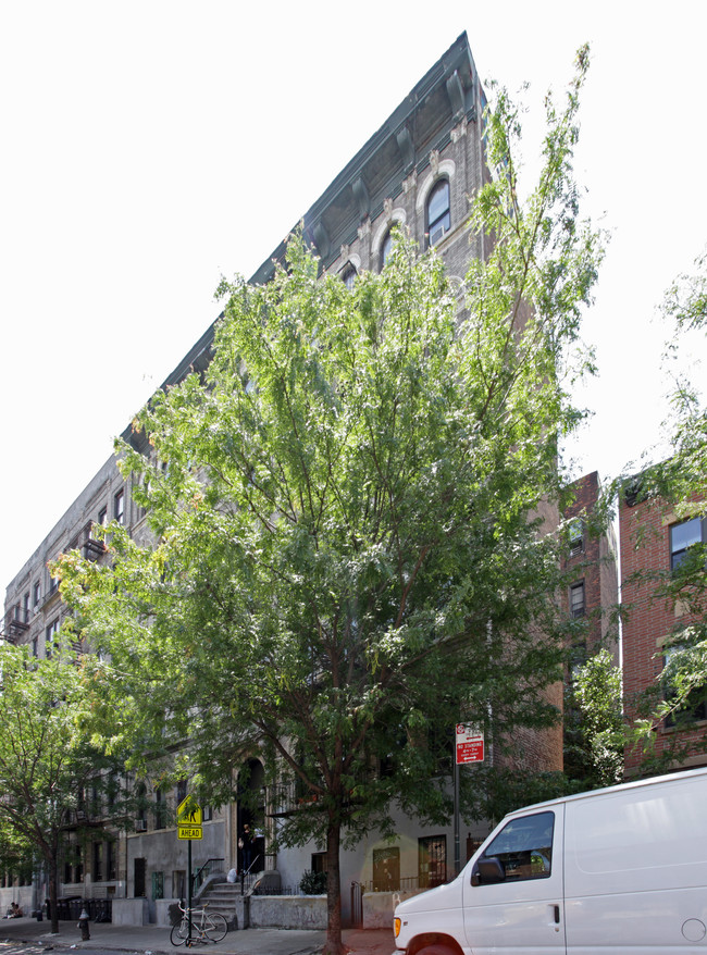 366 S 5th St in Brooklyn, NY - Foto de edificio - Building Photo