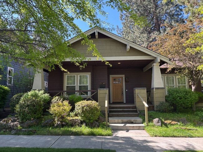 property at 2553 NW Lemhi Pass Dr