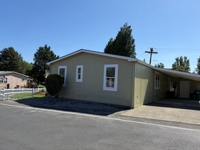 116 SE 8th St in Troutdale, OR - Building Photo - Building Photo
