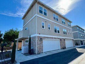 232 W Pearl Ave in Stockton, CA - Building Photo