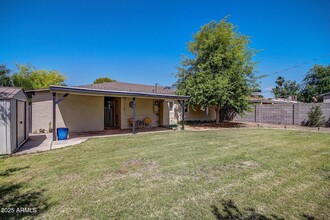 7023 N 11th Pl in Phoenix, AZ - Foto de edificio - Building Photo