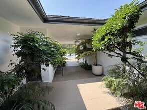 5256 Los Franciscos Way in Los Angeles, CA - Building Photo - Building Photo