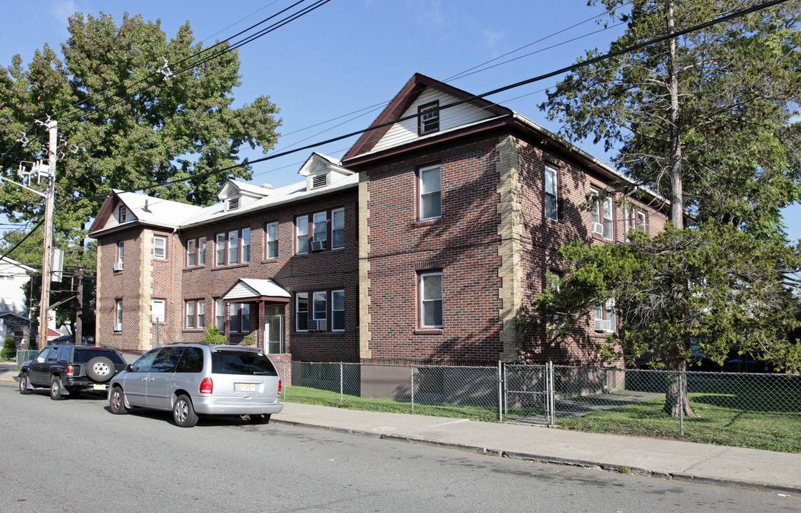 1001 Cross Ave in Elizabeth, NJ - Building Photo