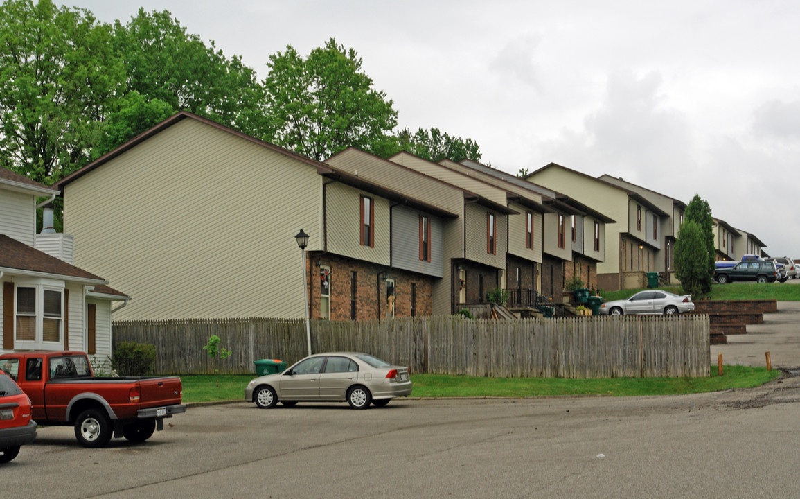 21-45 Carriage Way in Hurricane, WV - Building Photo