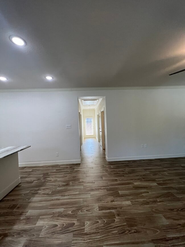 2606 Appian Way in Roman Forest, TX - Building Photo - Building Photo