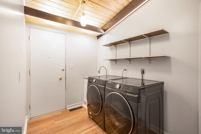 3406 Woodvalley Dr in Pikesville, MD - Building Photo - Building Photo