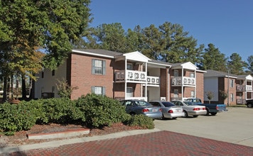 Gion Wood Apartments in Sumter, SC - Foto de edificio - Building Photo