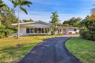 6970 SW 124th St in Miami, FL - Building Photo - Building Photo