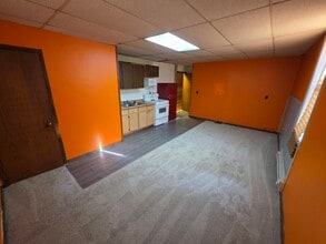 410 7th St, Unit E in Charleston, IL - Foto de edificio - Building Photo