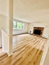 1069 Green End Ave in Middletown, RI - Building Photo - Building Photo