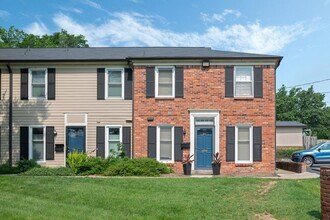 5025 Hillsboro Pike, Unit 1A in Nashville, TN - Foto de edificio - Building Photo