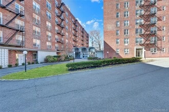 54-44 Little Neck Pkwy in Queens, NY - Building Photo - Building Photo