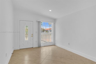 8811 NW 112th Terrace in Hialeah Gardens, FL - Building Photo - Building Photo