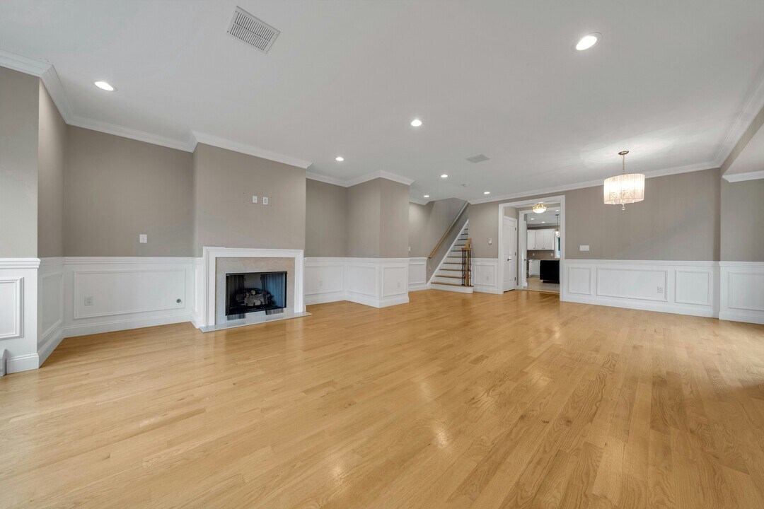 316 9th St in Palisades Park, NJ - Building Photo