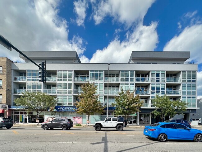 property at 1610 W Fullerton Ave