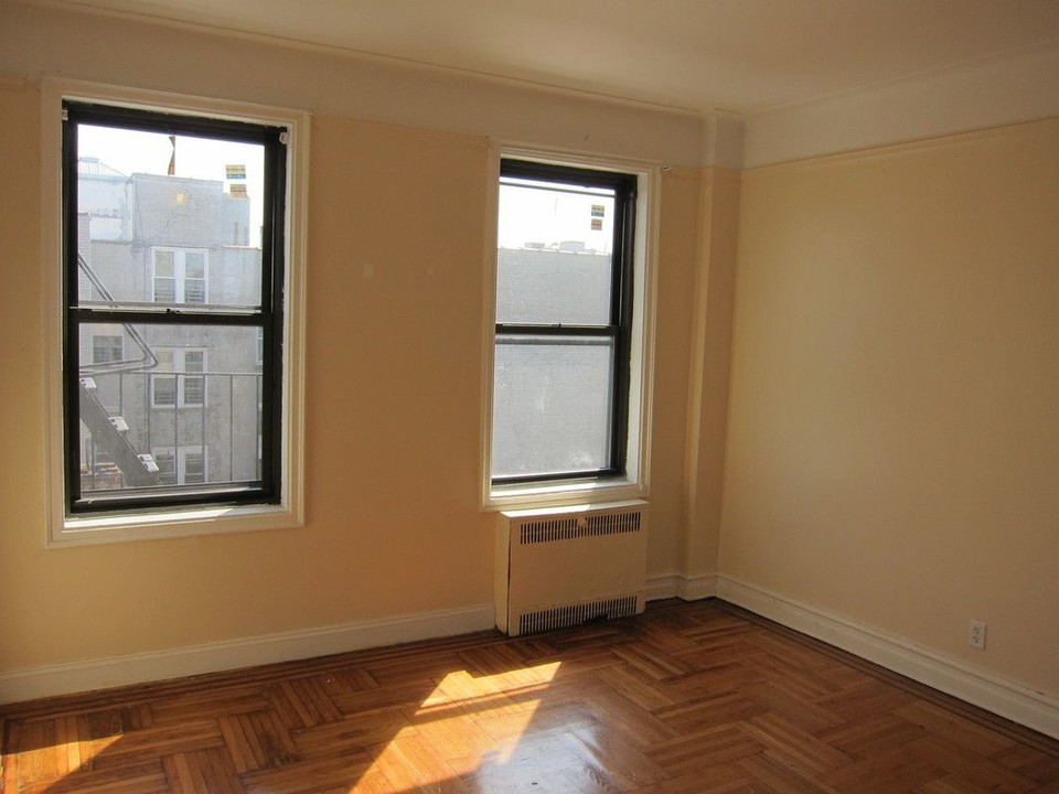 353 Ocean Ave in Brooklyn, NY - Building Photo