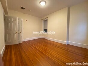 878 Massachusetts Ave, Unit 34 in Cambridge, MA - Building Photo - Building Photo
