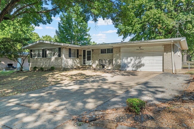 property at 2220 Argo Dr