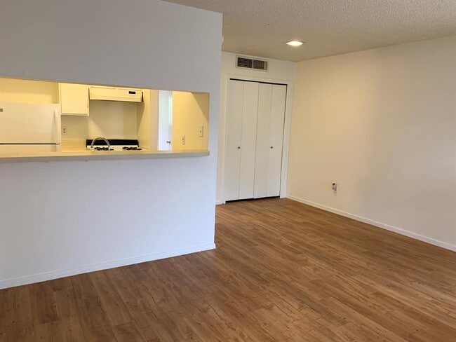 10810 Newmont Rd in Austin, TX - Building Photo - Building Photo