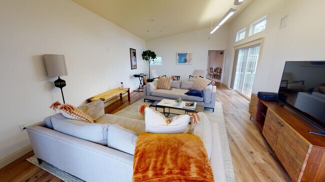 188 Jasmine Way in East Palo Alto, CA - Building Photo - Building Photo