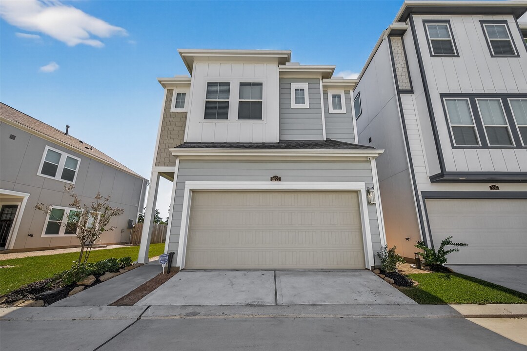 3223 Cedar Dawn Ln in Houston, TX - Building Photo