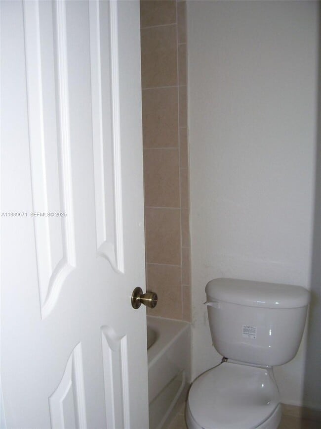 445 SW 11th St in Miami, FL - Building Photo - Building Photo