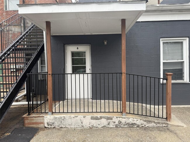 171 Main St-Unit -6 in Beacon, NY - Building Photo - Building Photo