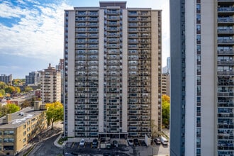 Upper Canada Court, West in Toronto, ON - Building Photo - Building Photo